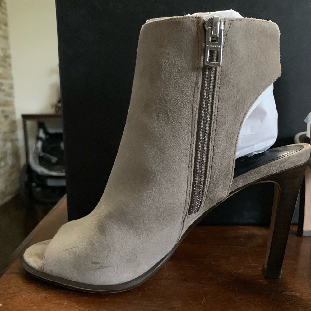 Coach grey lamb skin heels - Picture 4 of 6